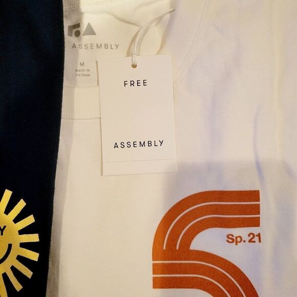 Bundle of 2 Free Assembly Men's Short Sleeve Graphic T-Shirt - Picture 12 of 12